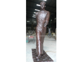 brons präst figur skulptur park skulptur